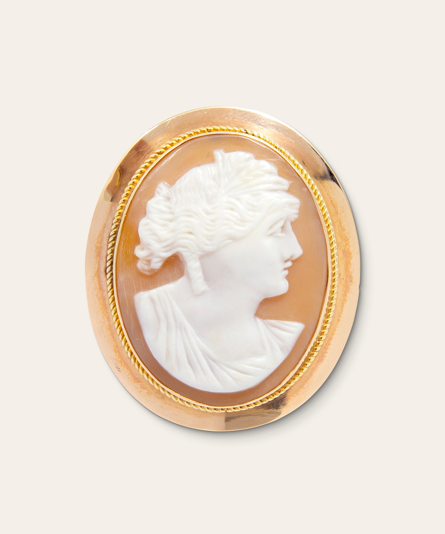 Vintage Yellow Gold Australian Cameo Brooch