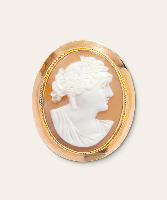 Vintage Yellow Gold Australian Cameo Brooch