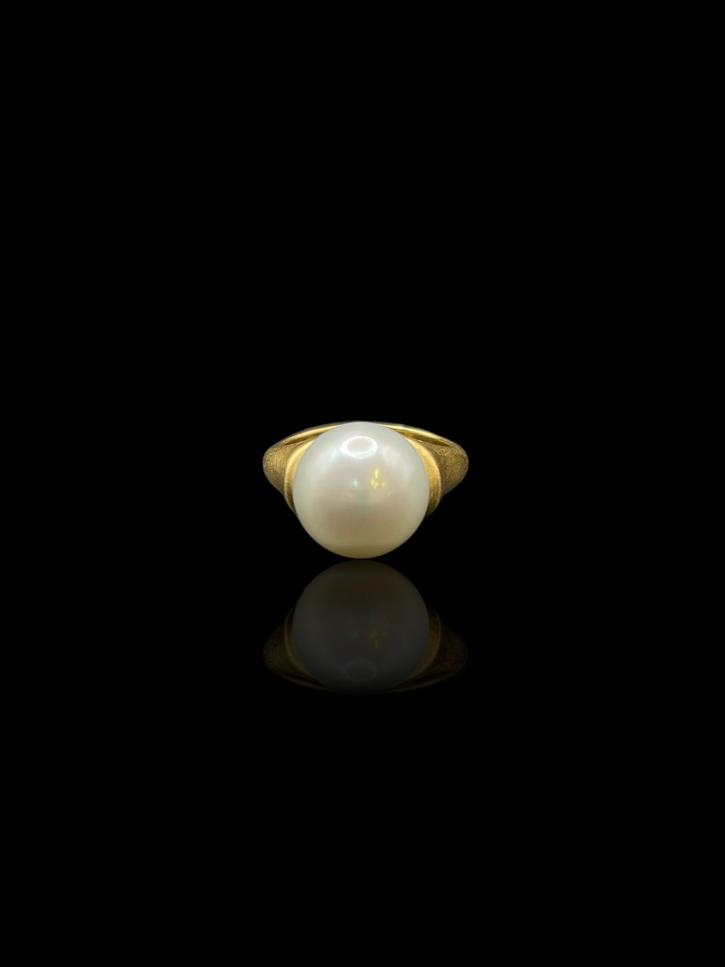 Modern Yellow Gold South Sea Pearl Ring