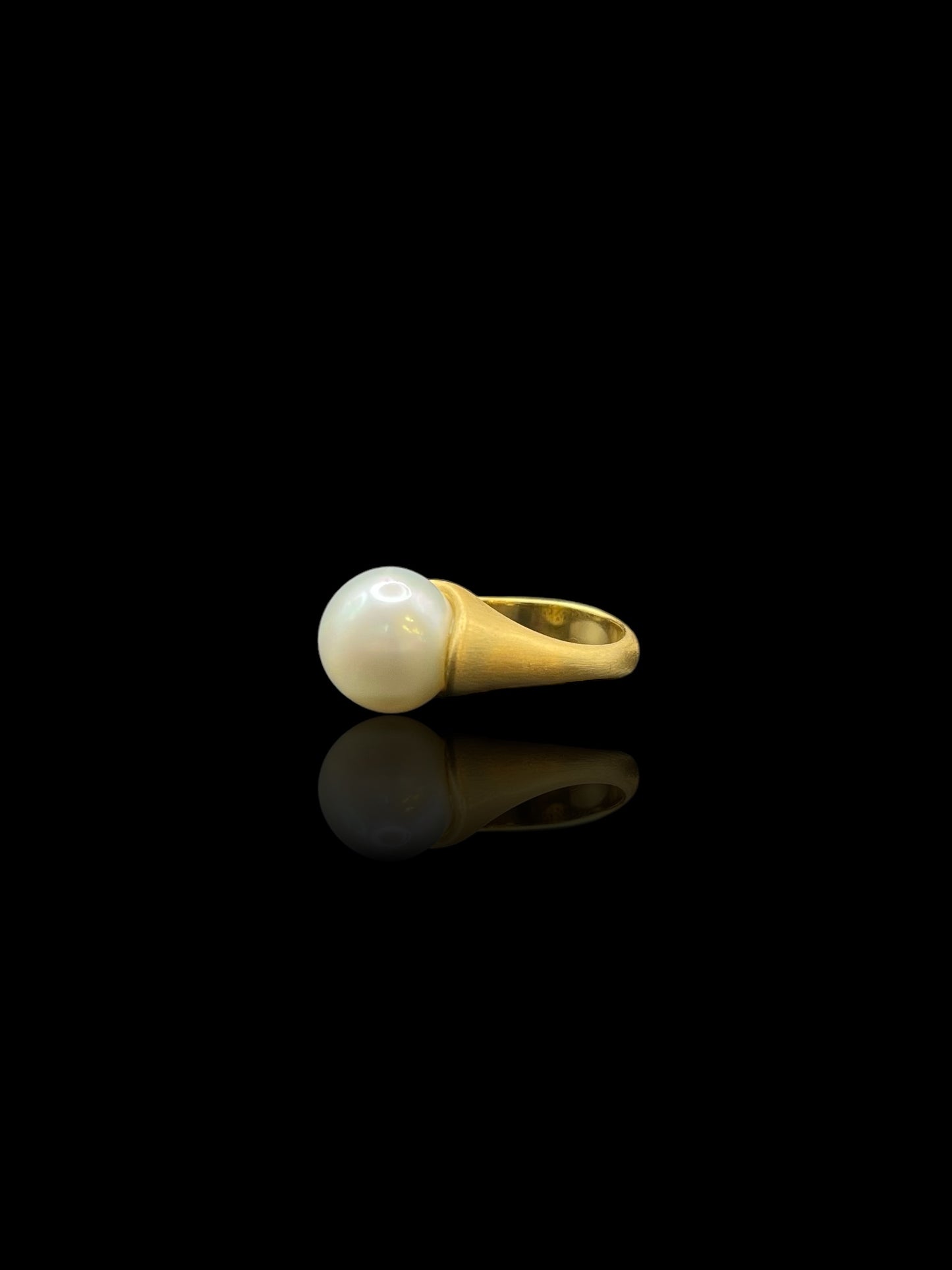 Modern Yellow Gold South Sea Pearl Ring