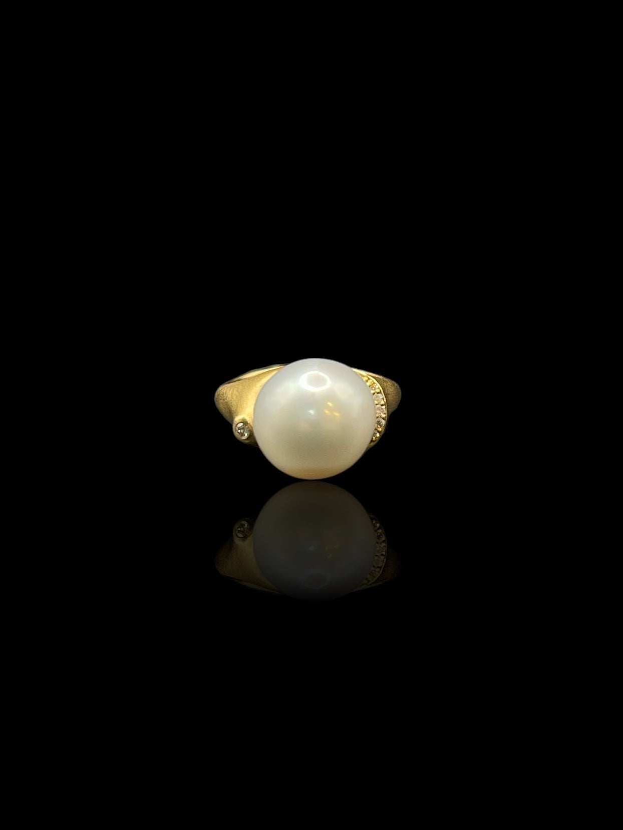 Modern Yellow Gold South Sea Pearl & Diamond Ring