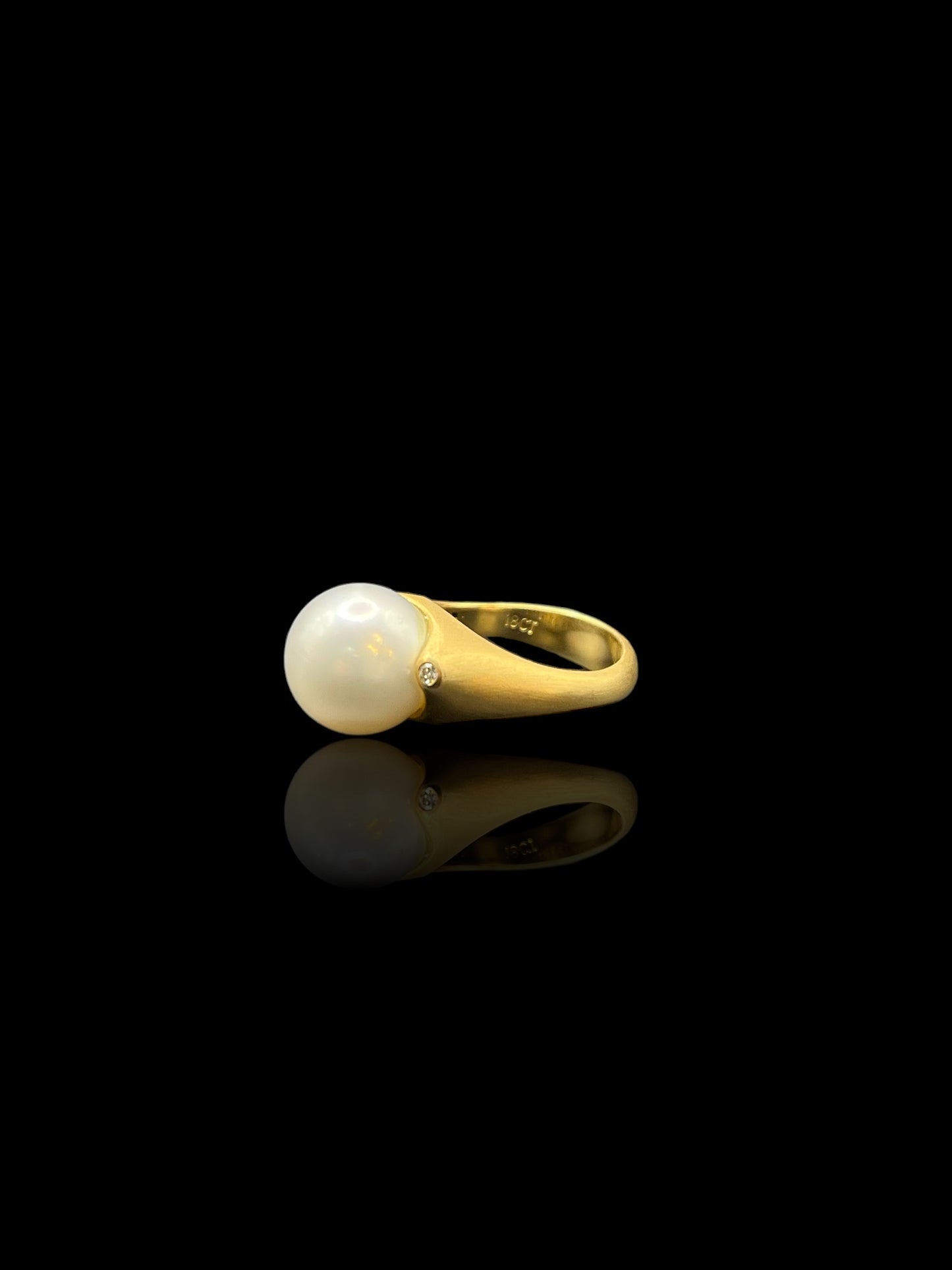 Modern Yellow Gold South Sea Pearl & Diamond Ring