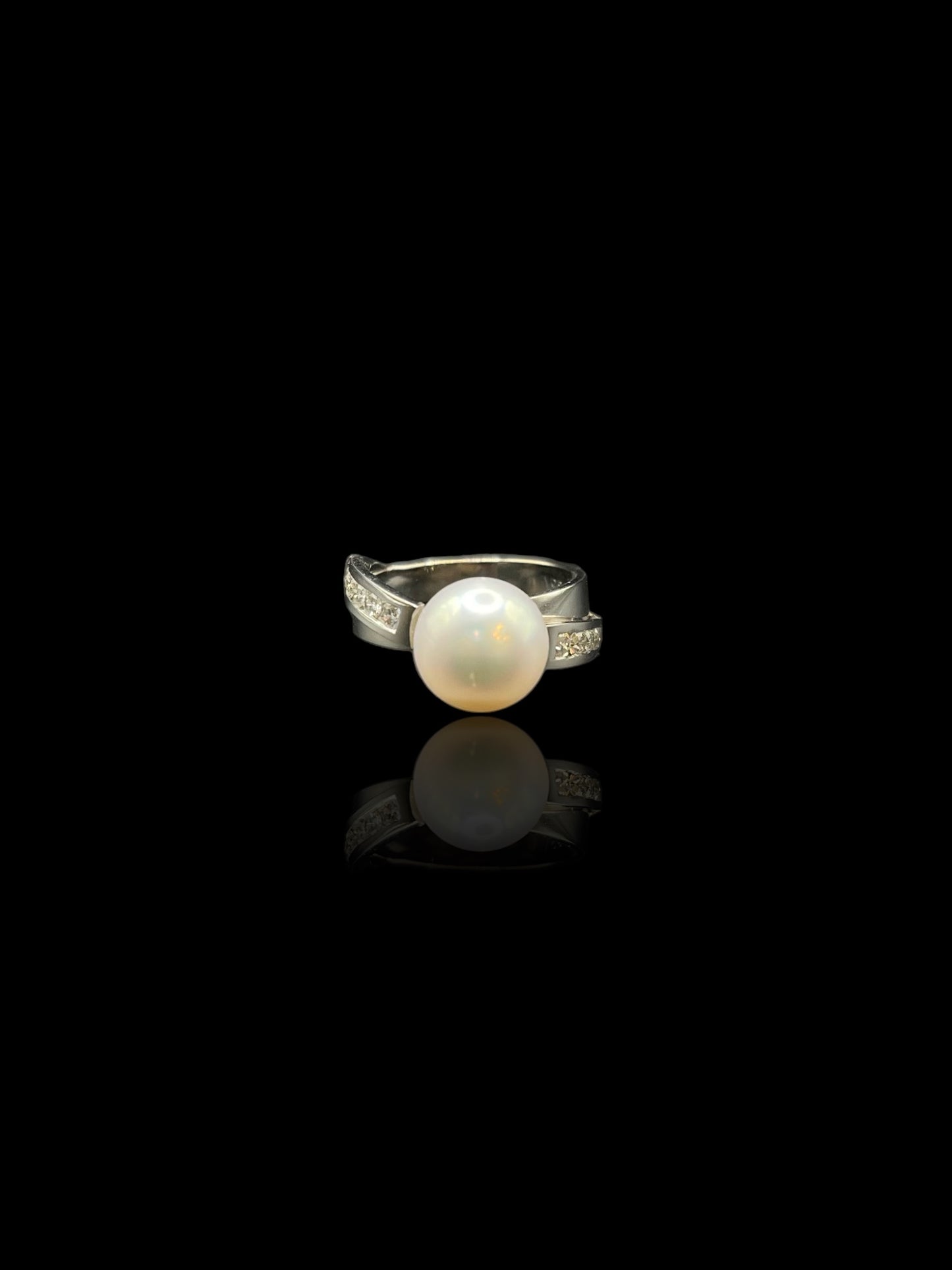 Modern White Gold South Sea Pearl & Diamond Ring