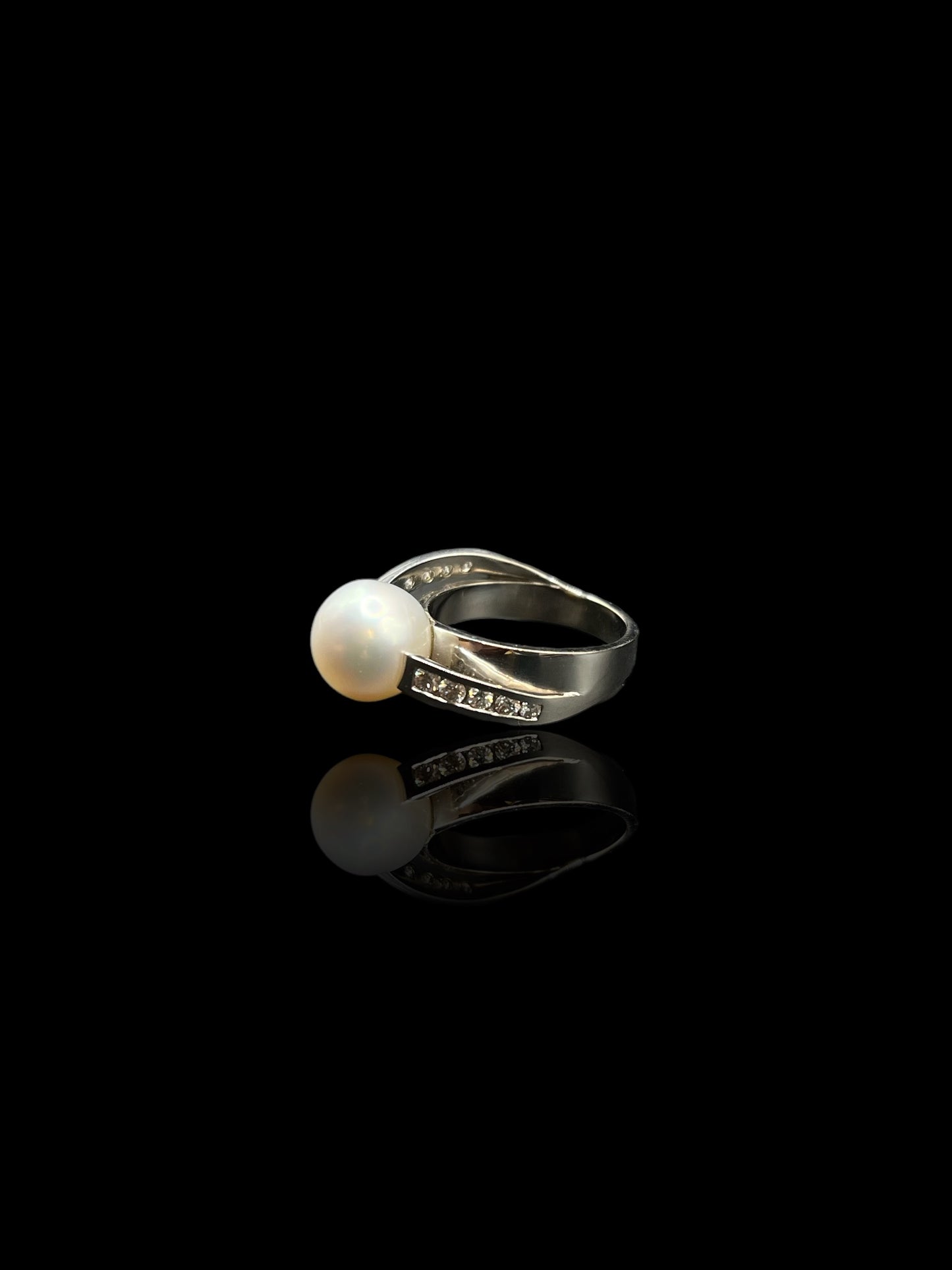 Modern White Gold South Sea Pearl & Diamond Ring