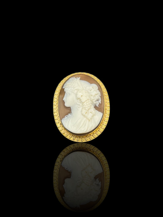 Vintage Yellow Gold Shell Cameo Brooch