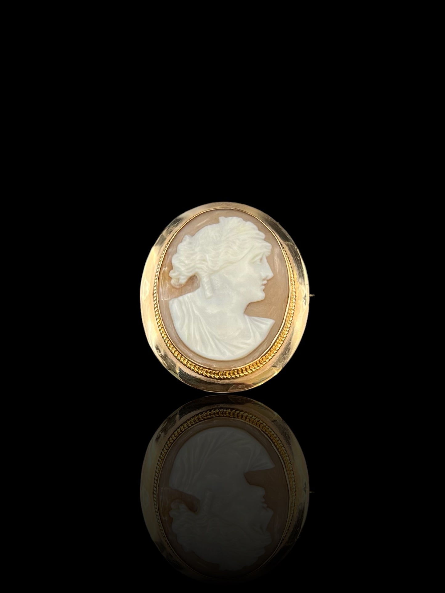 Vintage Yellow Gold Australian "Donovan Overland" Cameo Brooch