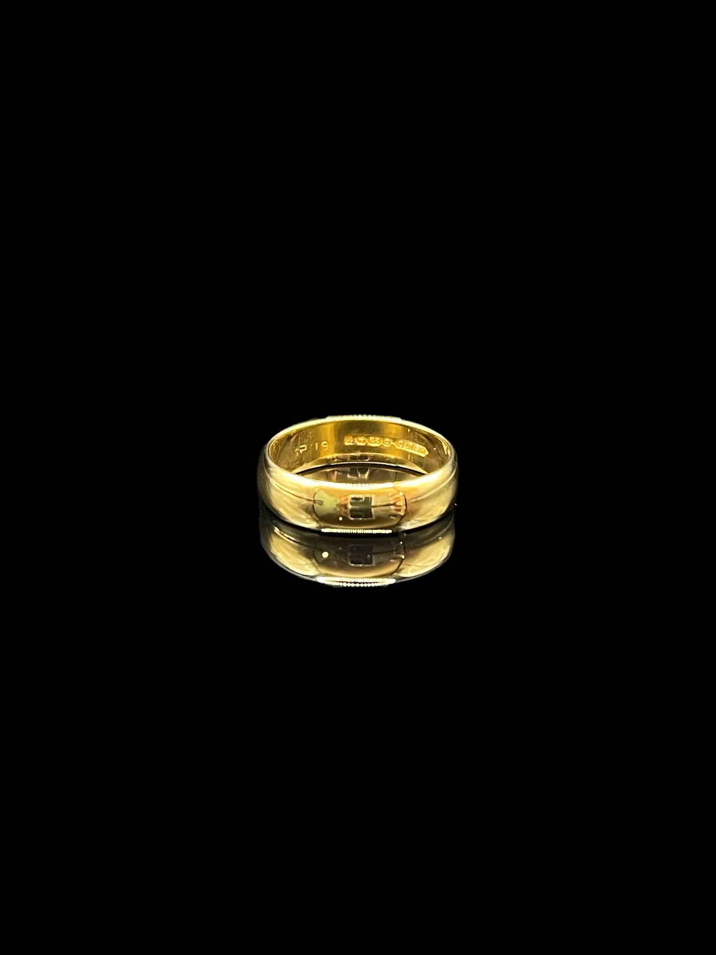 Vintage Yellow Gold Rounded Wedder